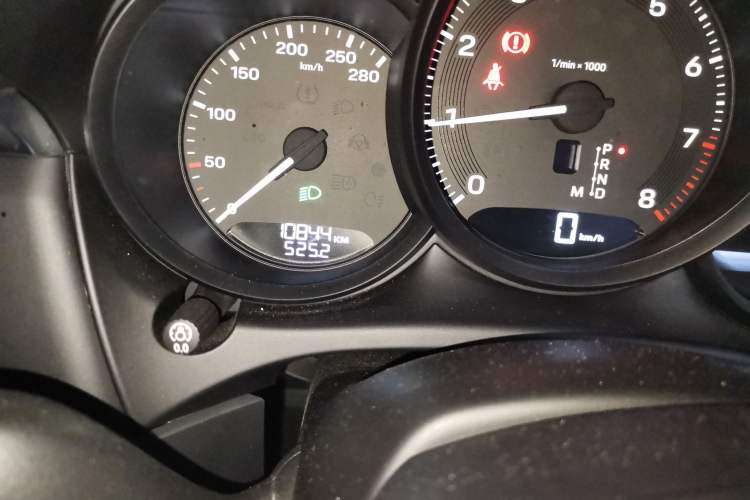 Used Porsche Macan 2023 Macan 2.0T Odometer Close Up