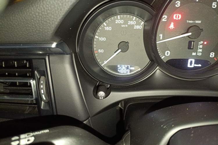 Used Porsche Macan 2023 Macan 2.0T Odometer Close Up