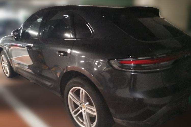 Used Porsche Macan 2023 Macan 2.0T Rear Left 45 Deg