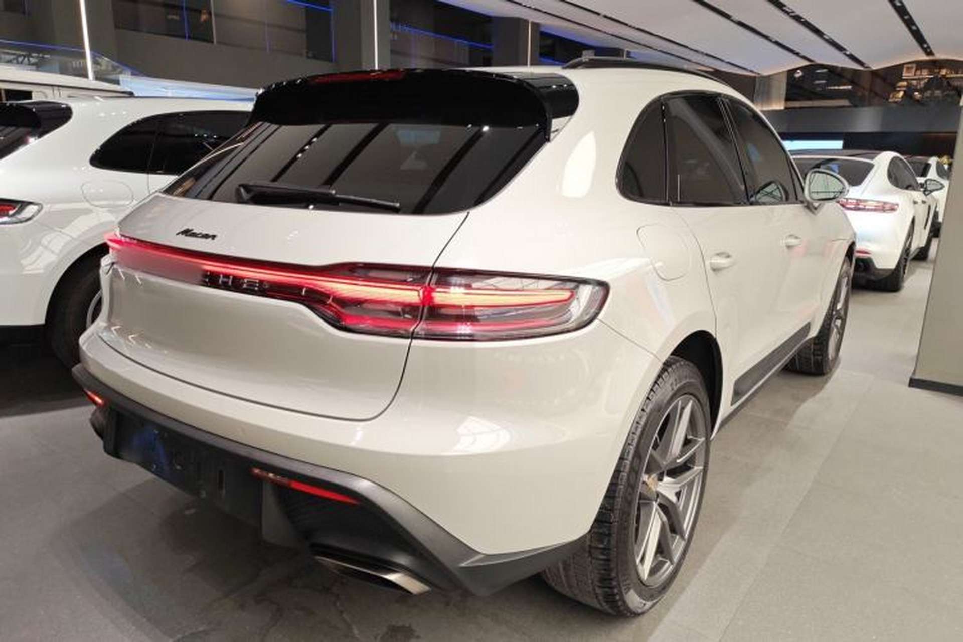 Used Porsche Macan 2023 Macan 2.0T Rear Right 45 Deg
