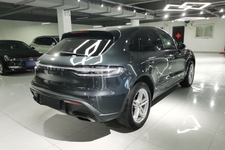 Used Porsche Macan 2023 Macan 2.0T Rear Right 45 Deg