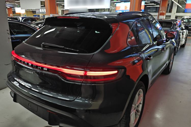Used Porsche Macan 2023 Macan 2.0T Rear Right 45 Deg