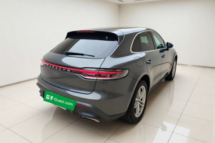 Used Porsche Macan 2023 Macan 2.0T Rear Right 45 Deg