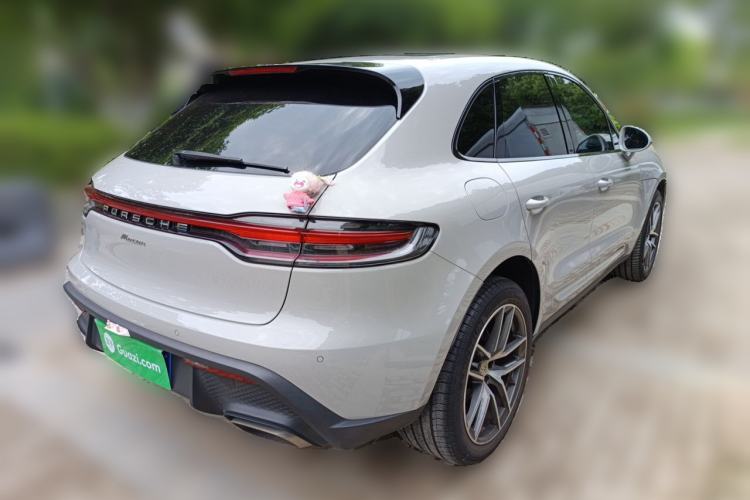 Used Porsche Macan 2023 Macan 2.0T Rear Right 45 Deg