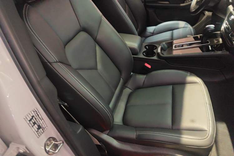 Used Porsche Macan 2023 Macan S 2.9T Right Front Seat