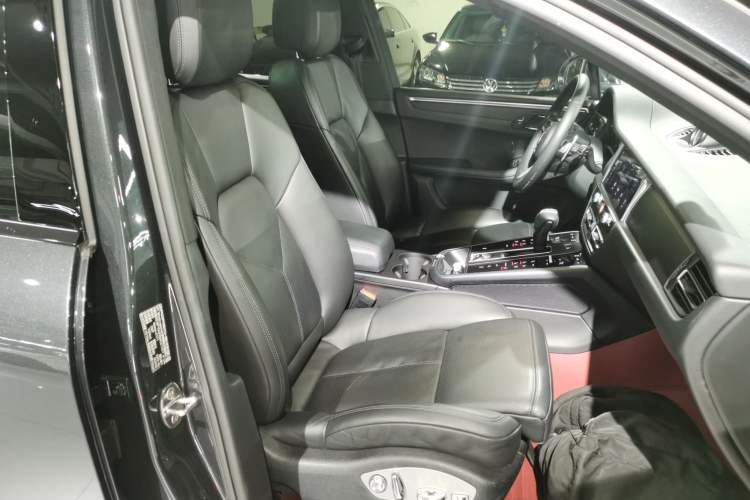 Used Porsche Macan 2023 Macan 2.0T Right Front Seat
