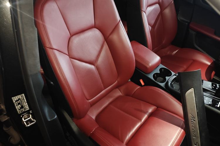 Used Porsche Macan 2023 Macan S 2.9T Right Front Seat