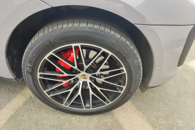Used Porsche Macan 2023 Macan 2.0T Right Front Wheel Hub