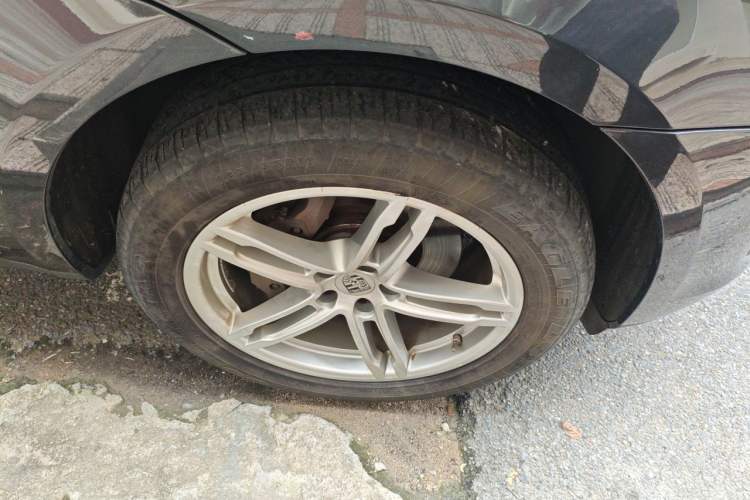 Used Porsche Macan 2023 Macan 2.0T Right Front Wheel Hub