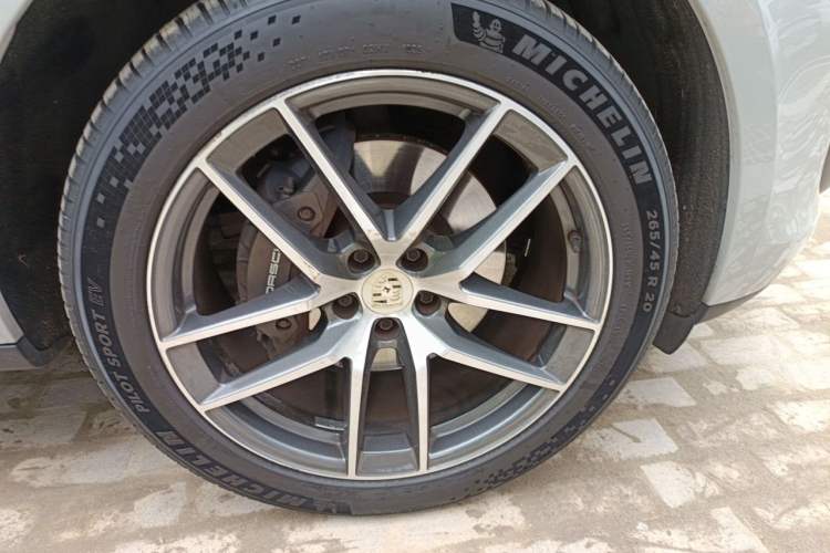 Used Porsche Macan 2023 Macan 2.0T Right Front Wheel Hub