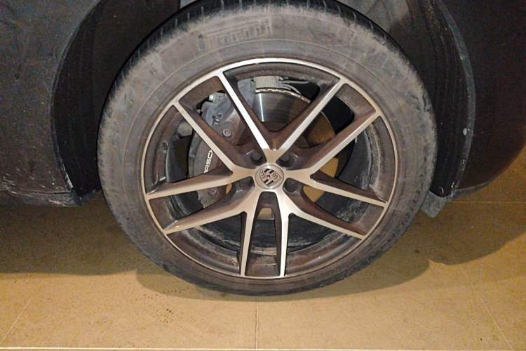 Used Porsche Macan 2023 Macan 2.0T Right Front Wheel Hub