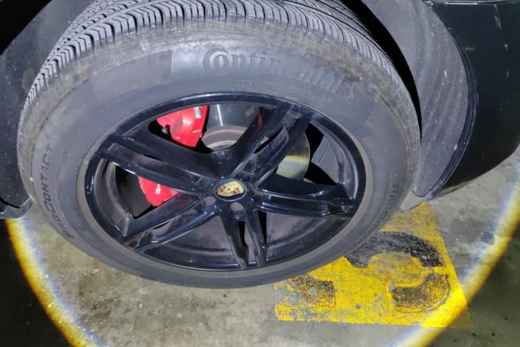 Used Porsche Macan 2023 Macan 2.0T Right Front Wheel Hub