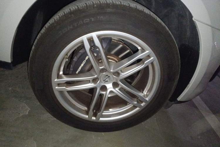Used Porsche Macan 2023 Macan 2.0T Right Front Wheel Hub