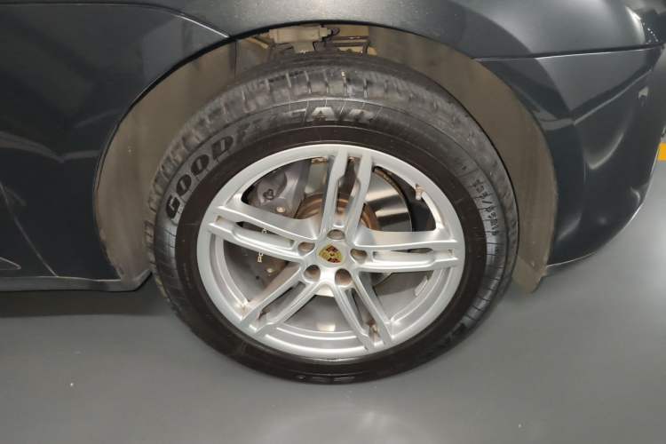 Used Porsche Macan 2023 Macan 2.0T Right Front Wheel Hub