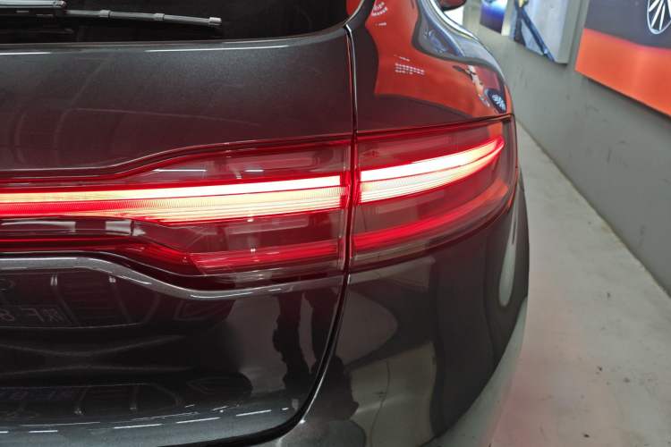Used Porsche Macan 2023 Macan 2.0T Right Rear Taillight