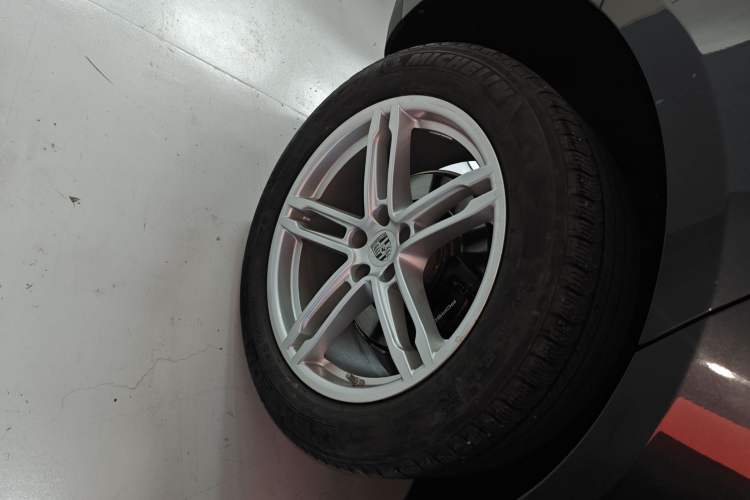 Used Porsche Macan 2023 Macan 2.0T Right Rear Wheel Hub