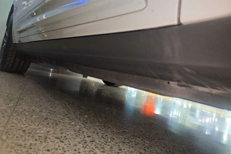 Used Porsche Macan 2023 Macan S 2.9T Right Side Sill