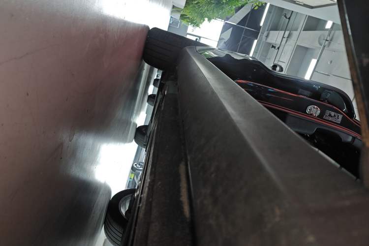 Used Porsche Macan 2023 Macan 2.0T Right Side Sill