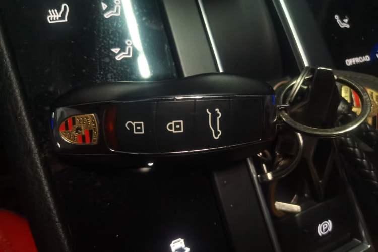 Used Porsche Macan 2023 Macan 2.0T Vehicle Key
