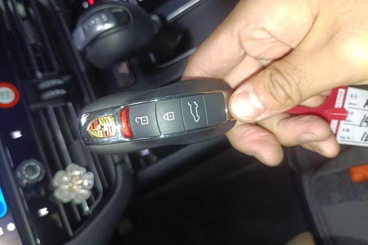 Used Porsche Macan 2023 Macan 2.0T Vehicle Key