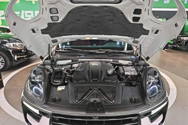Used Porsche Macan 2023 Macan S 2.9T Engine Bay