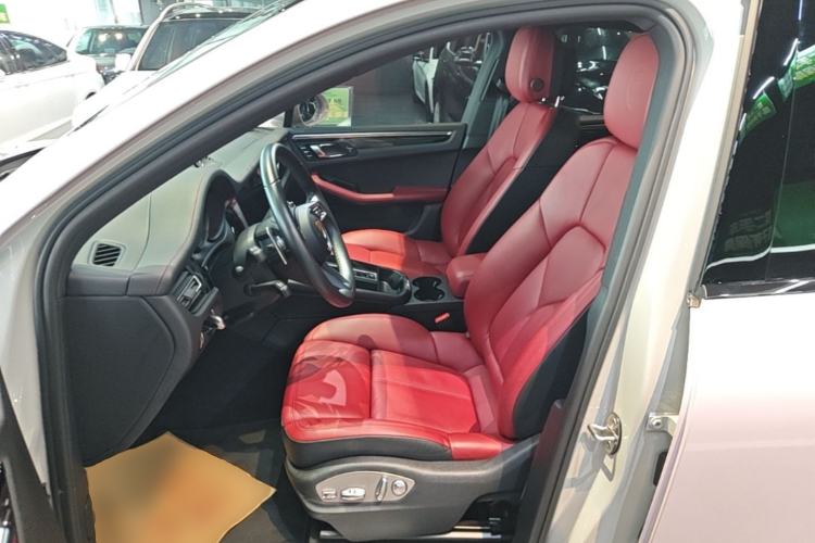 Used Porsche Macan 2023 Macan S 2.9T Left Front Seat