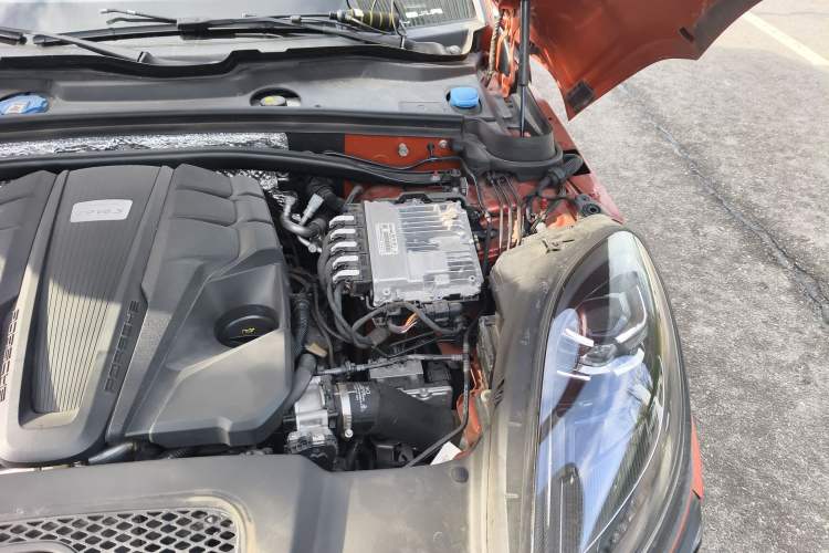 Used Porsche Macan 2023 Macan S 2.9T Engine Bay Left