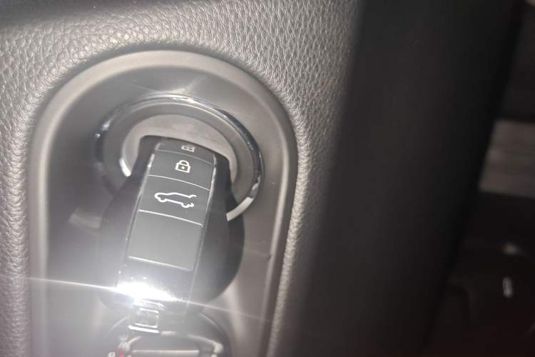 Used Porsche Macan 2023 Macan 2.0T Interior 1