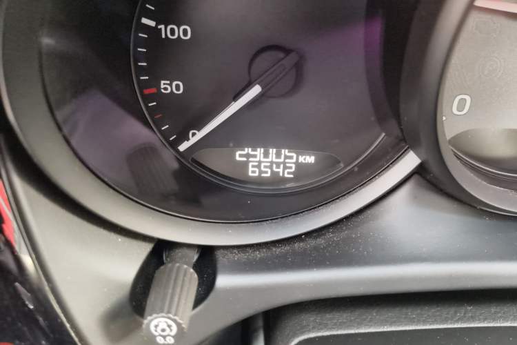 Used Porsche Macan 2023 Macan S 2.9T Odometer Close Up