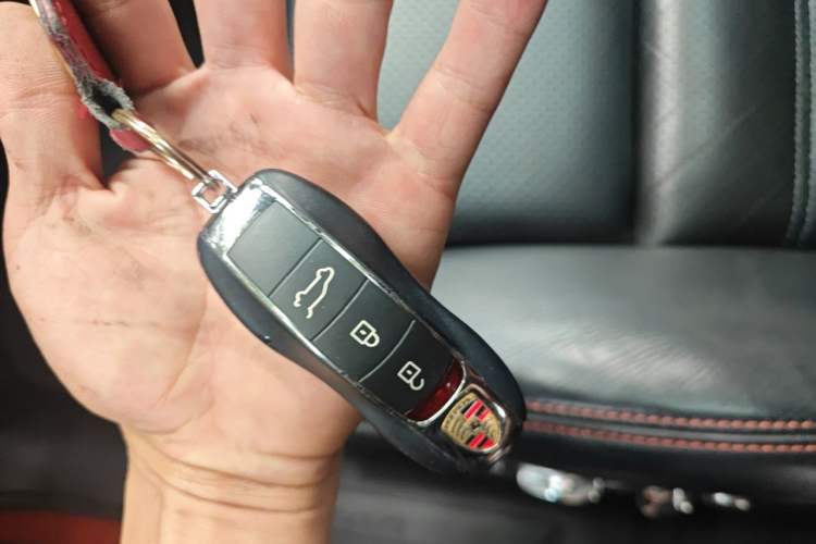 Used Porsche Macan 2023 Macan 2.0T Vehicle Key