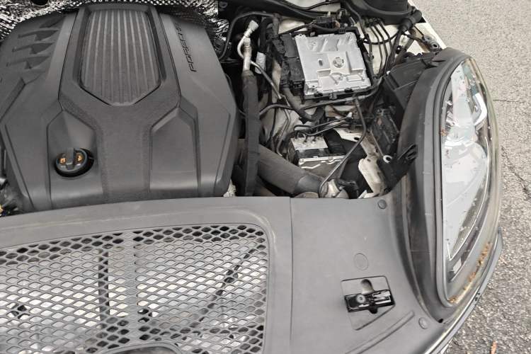 Used Porsche Macan 2023 Macan 2.0T Engine Bay Left
