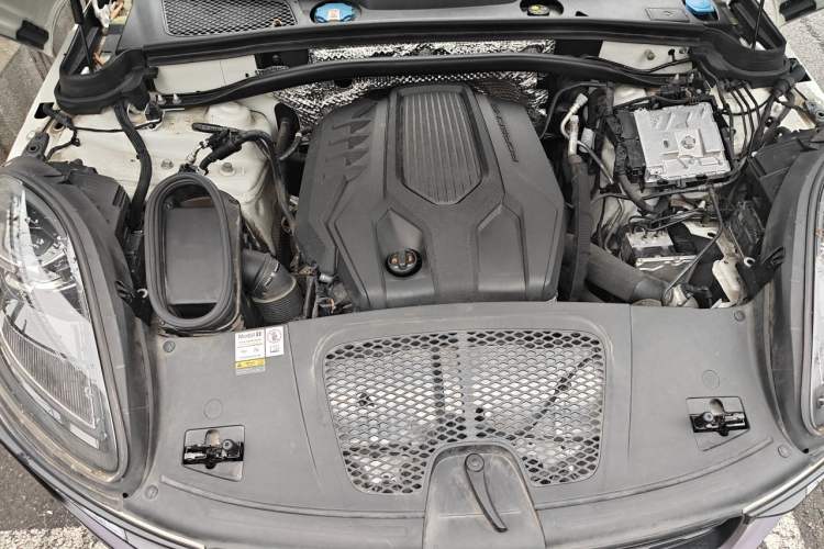 Used Porsche Macan 2023 Macan 2.0T Engine Bay