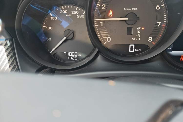 Used Porsche Macan 2023 Macan 2.0T Odometer Close Up