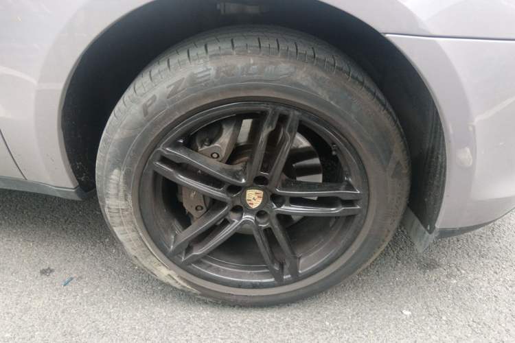 Used Porsche Macan 2023 Macan 2.0T Right Front Wheel Hub