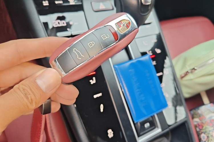 Used Porsche Macan 2023 Macan 2.0T Vehicle Key
