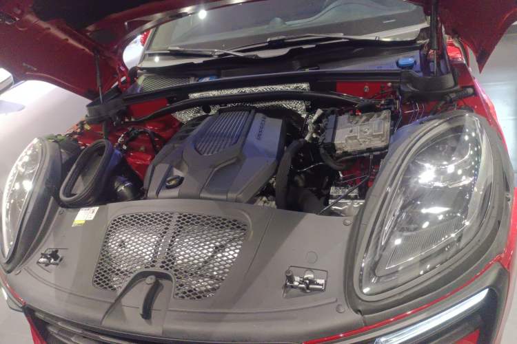 Used Porsche Macan 2023 Macan 2.0T Engine Bay