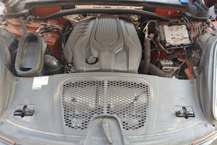 Used Porsche Macan 2023 Macan 2.0T Engine Bay