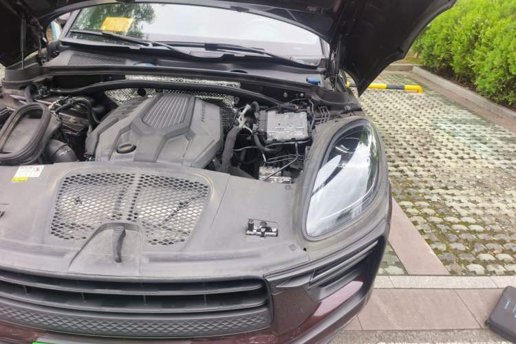 Used Porsche Macan 2023 Macan 2.0T Engine Bay Left