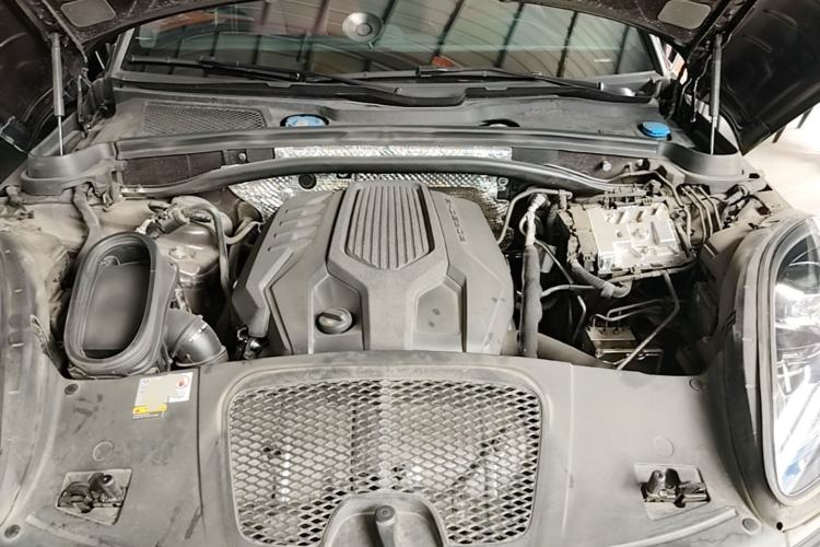 Used Porsche Macan 2023 Macan 2.0T Engine Bay