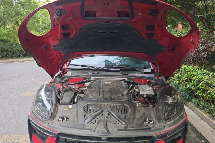 Used Porsche Macan 2023 Macan S 2.9T Engine Bay