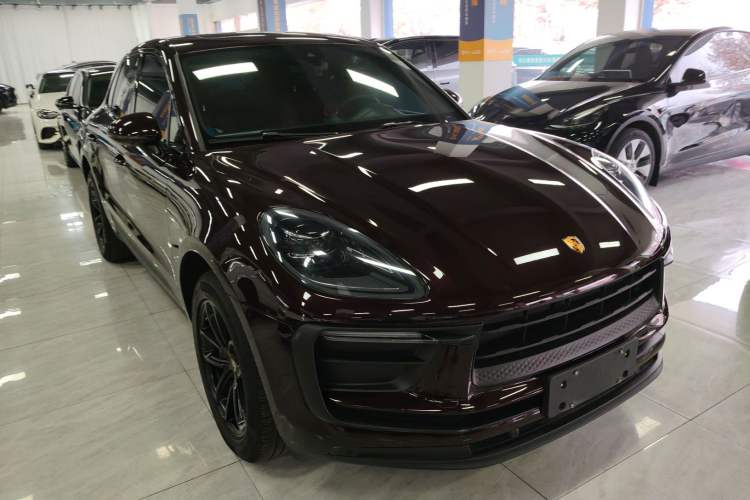 Used Porsche Macan 2023 Macan 2.0T Front Right 45 Deg