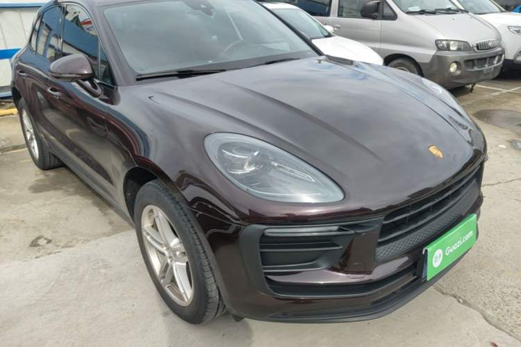Used Porsche Macan 2023 Macan 2.0T Front Right 45 Deg