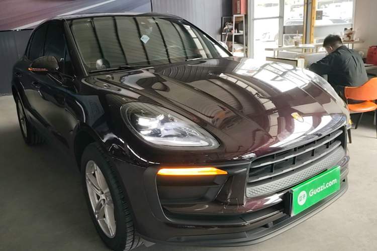 Used Porsche Macan 2023 Macan 2.0T Front Right 45 Deg