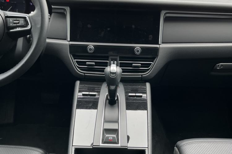 Used Porsche Macan 2023 Macan 2.0T Interior 1