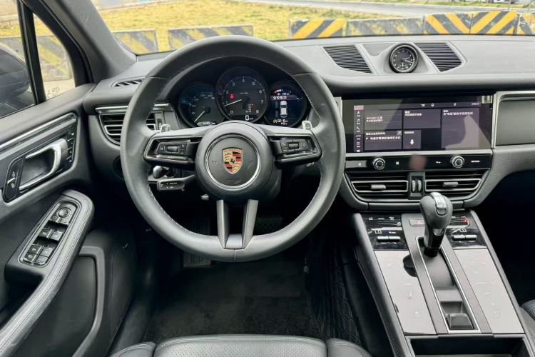 Used Porsche Macan 2023 Macan 2.0T Interior 6