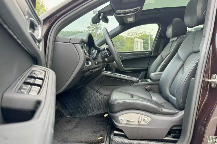 Used Porsche Macan 2023 Macan 2.0T Interior 8