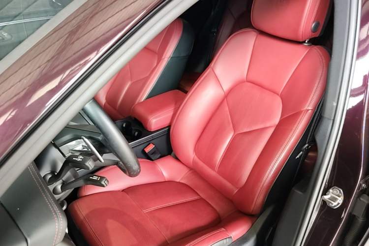 Used Porsche Macan 2023 Macan 2.0T Left Front Seat