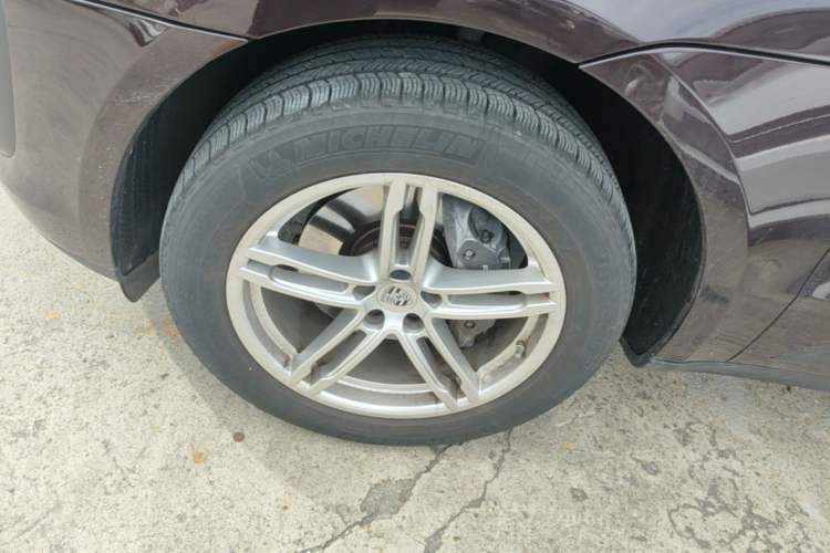 Used Porsche Macan 2023 Macan 2.0T Left Front Wheel Hub