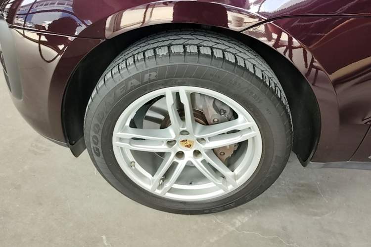 Used Porsche Macan 2023 Macan 2.0T Left Front Wheel Hub