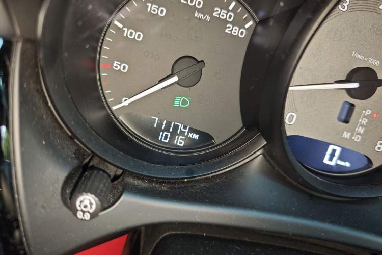 Used Porsche Macan 2023 Macan S 2.9T Odometer Close Up